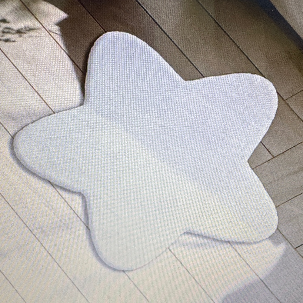 Mon Chateau Faux Fur Shaped Rug: Star - NWT